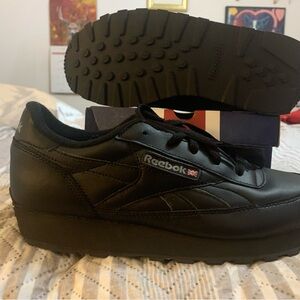 Men’s new Reebok Renaissance black athletic shoes .